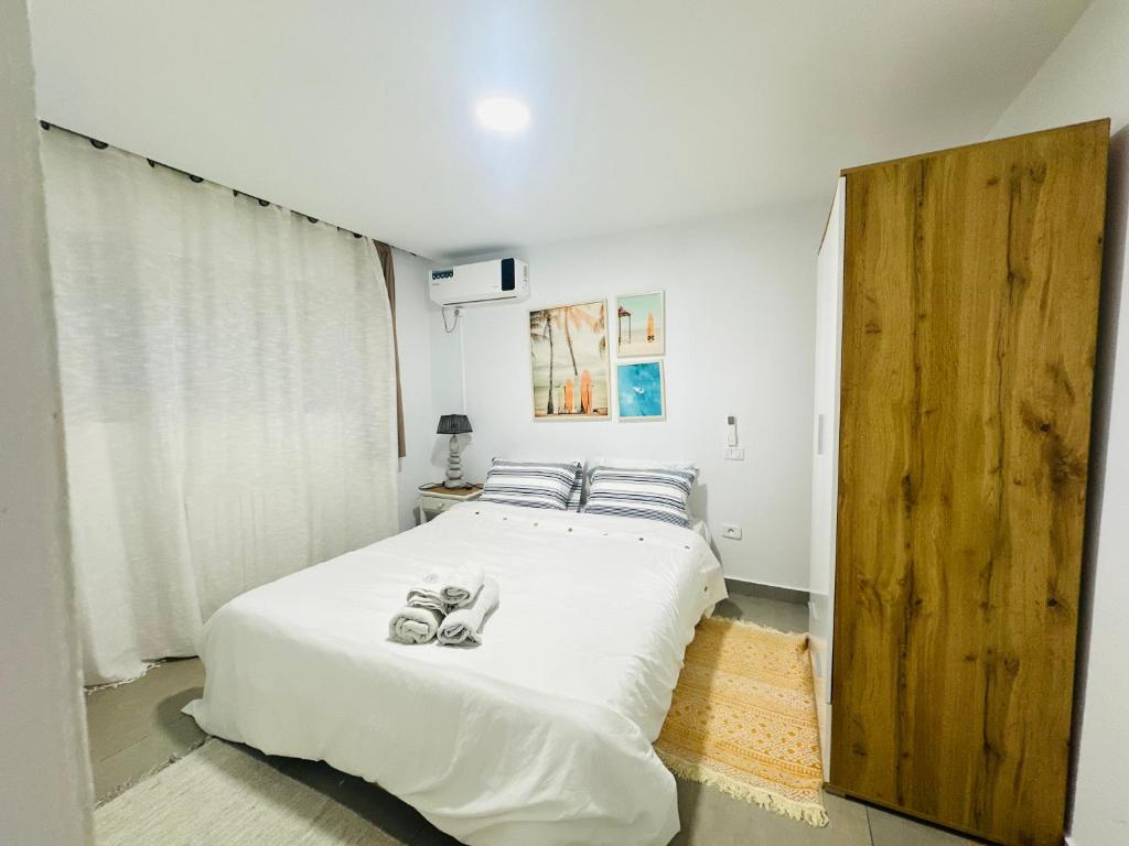 Romantic 2 Bedroom with Private Direct Beach Access La Marsa