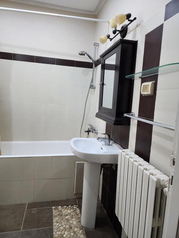 Duplex bien equipe securise avec jardin et veranda