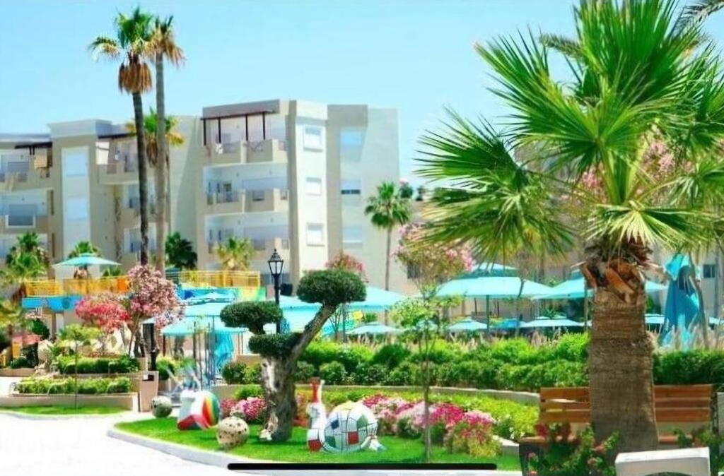 A Luxury 2BR with Big Pools Perfect for Family Summer Escape! A Luxury 2BR with Big Pools Perfect for Family Summer Escape!