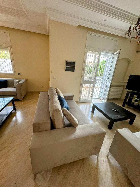 Étage de villa spacieux aux Jardins de la Soukra Étage de villa spacieux aux Jardins de la Soukra