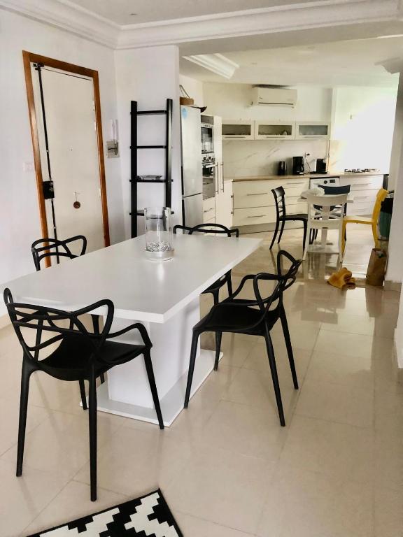 Appartement richement meublé à Ezzahra Appartement richement meublé à Ezzahra