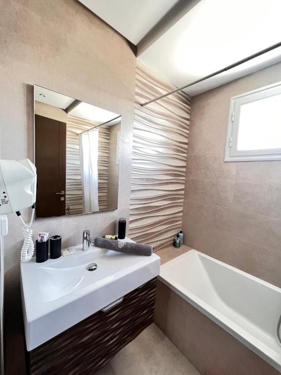Abilia Suite - À Proximité de l'Aéroport - Confort et Élégance