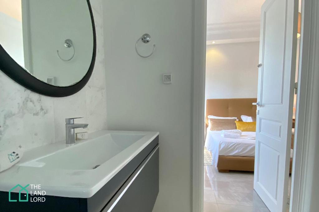Le Safran - apt renove, spacieux et central a Marsa