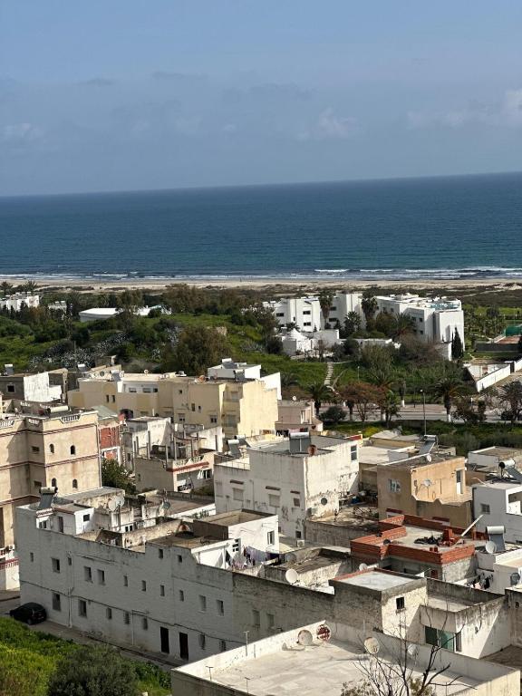 Appartement Vue Mer avec Jacuzzi Tout équipé proche centre-ville Bienvenue à Bizerte dans un appartement haut standing avec une vue imprenable sur la mer Situé à seulement 5 minutes du centre-ville Appartement Vue Mer avec Jacuzzi Tout équipé proche centre-ville Bienvenue à Bizerte dans un appartement haut standing avec une vue imprenable sur la mer Situé à seulement 5 minutes du centre-ville