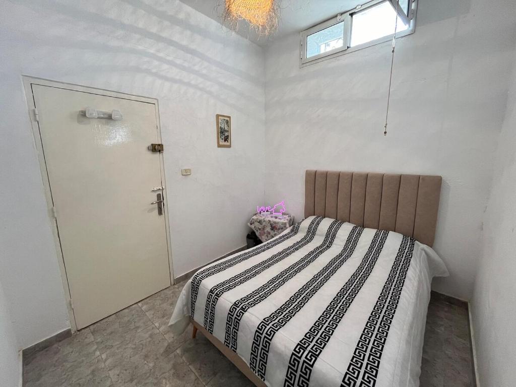Cosy Ground Floor Studio with Terrace Cosy Ground Floor Studio with Terrace
