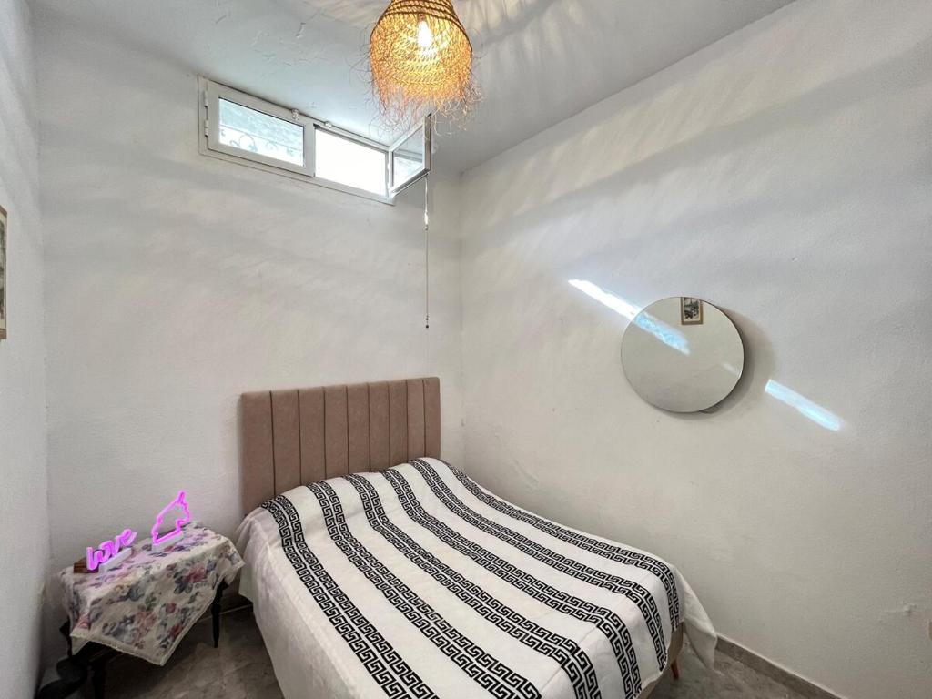 Cosy Ground Floor Studio with Terrace Cosy Ground Floor Studio with Terrace
